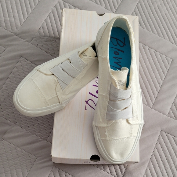 Blowfish Shoes - White color washed canvas shoes size 6